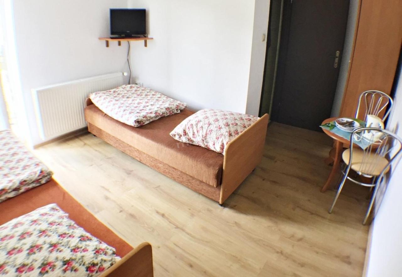 Goscinne Zloty Potok Jura Krakowsko Czestochowska Dom W Zaciszu Podworka Farm stay *