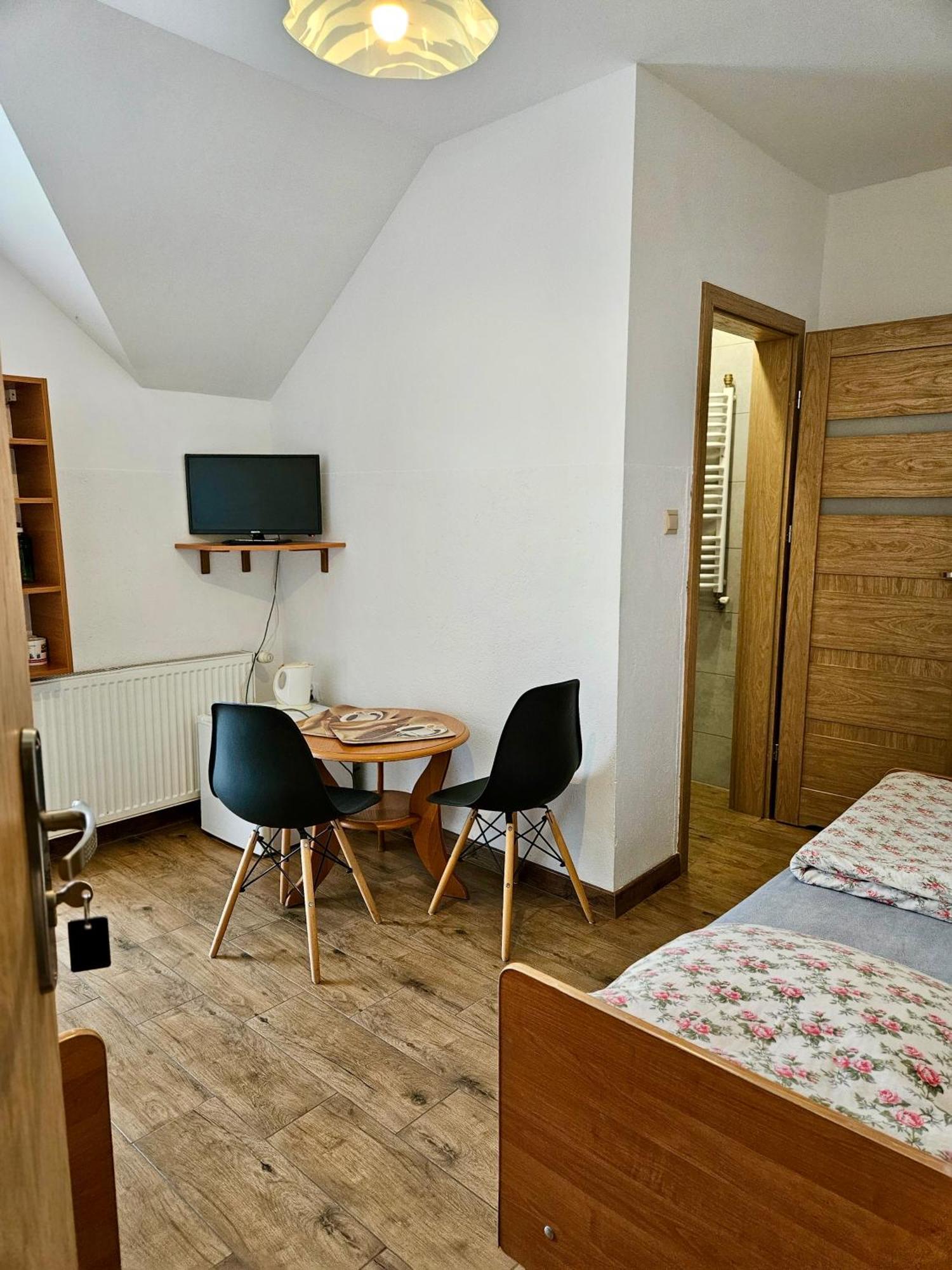 Goscinne Zloty Potok Jura Krakowsko Czestochowska Dom W Zaciszu Podworka Farm stay