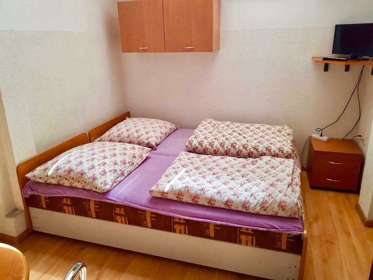 Goscinne Zloty Potok Jura Krakowsko Czestochowska Dom W Zaciszu Podworka Farm stay *